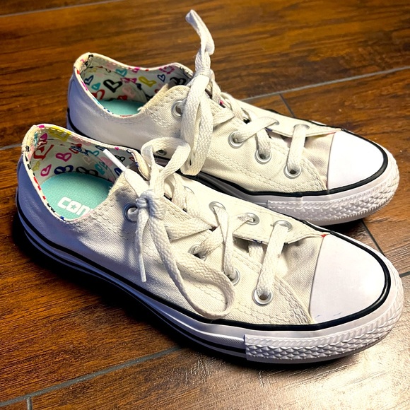 Converse Chuck Taylor All Star Low White/Black Colorful Hearts Women Size 6 - Picture 1 of 9